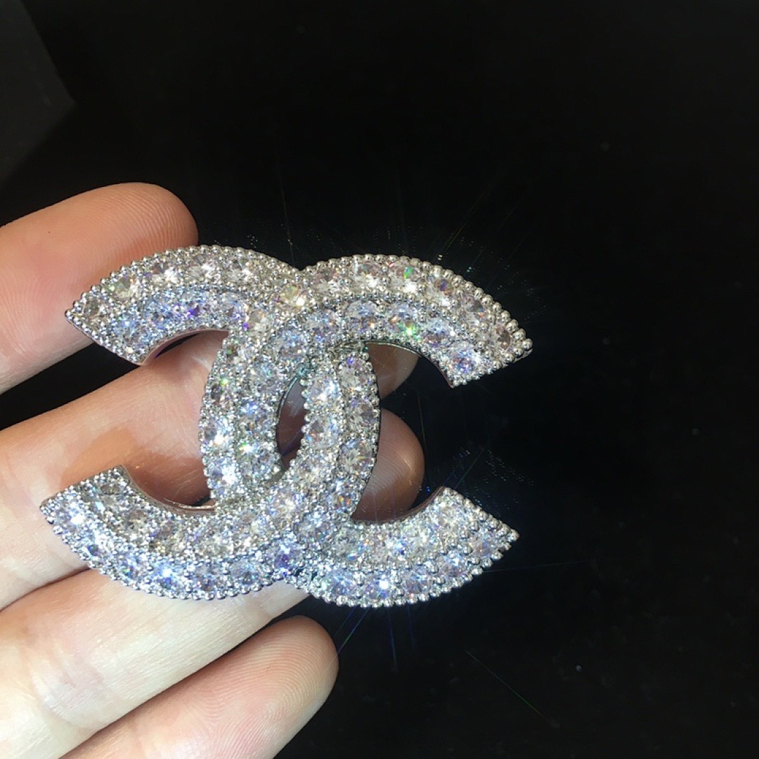 Brooch 247