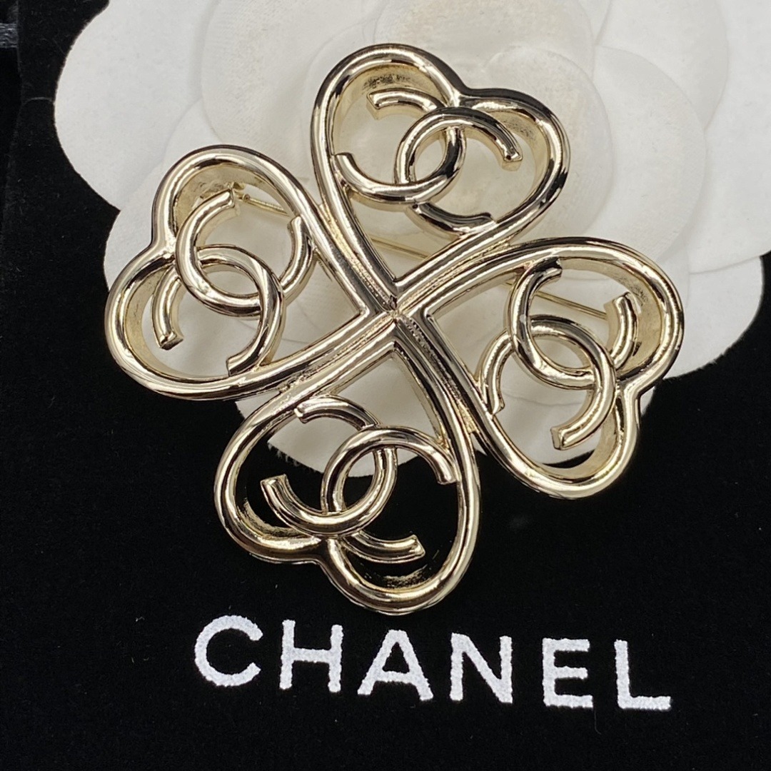 Brooch 253
