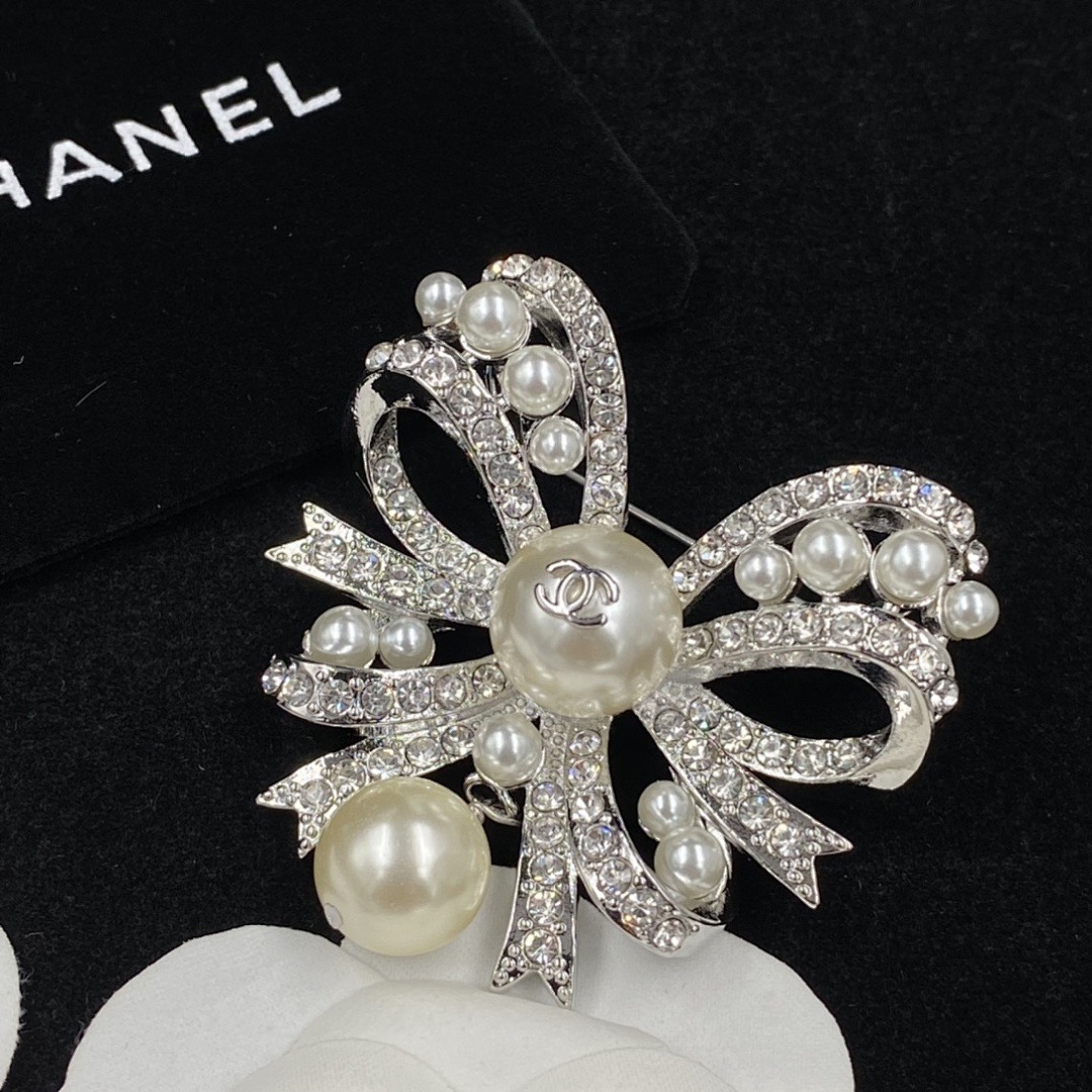 Brooch 258