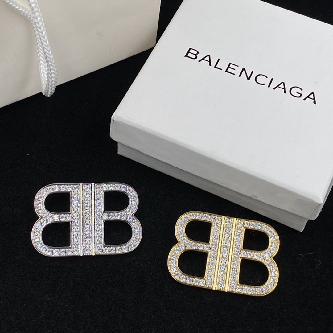 Brooch 267