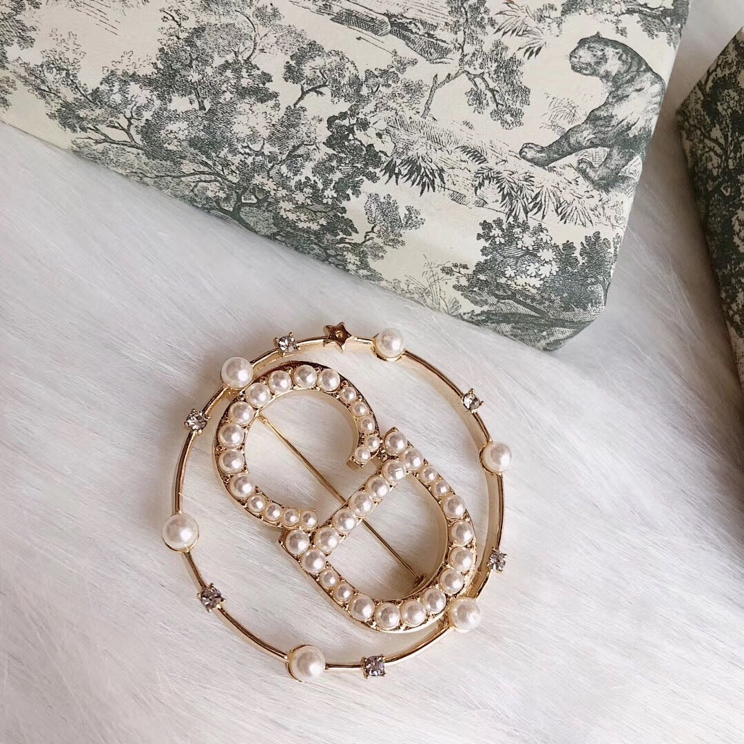 Brooch 270