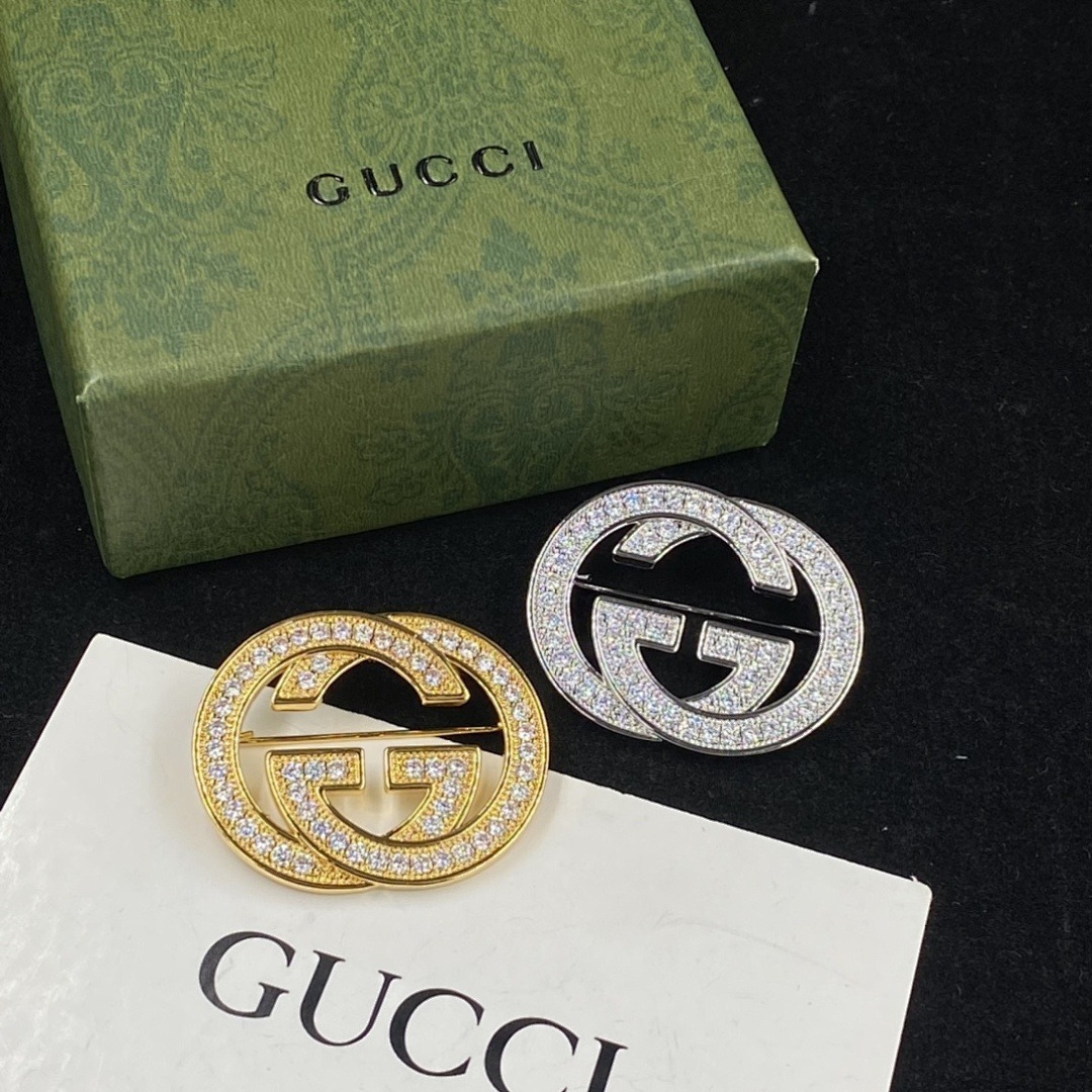 Brooch 272