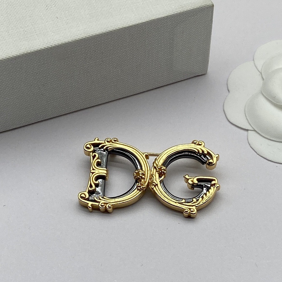 Brooch 282