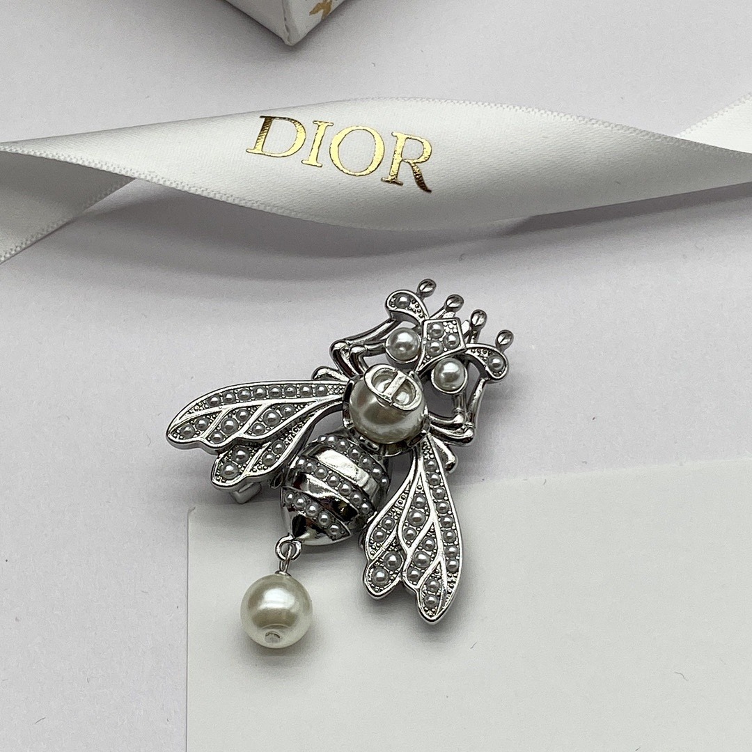 Brooch 290