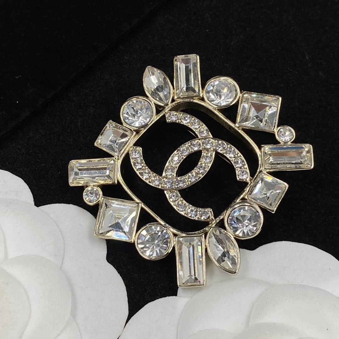 Brooch 305