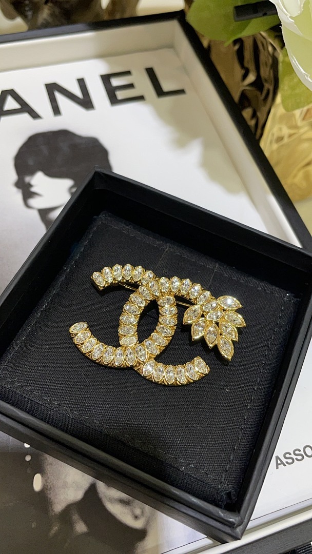 Brooch 315
