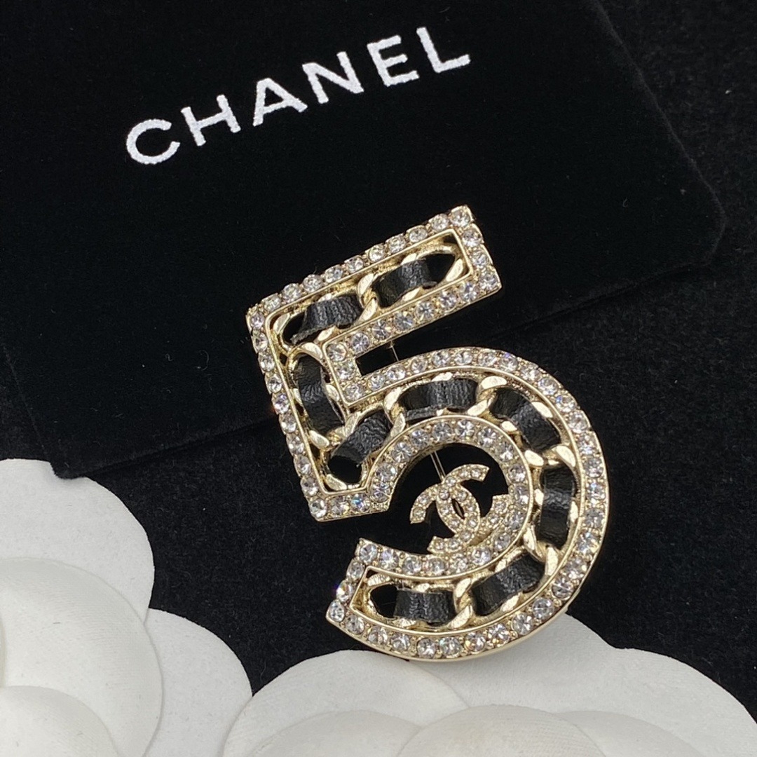 Brooch 319