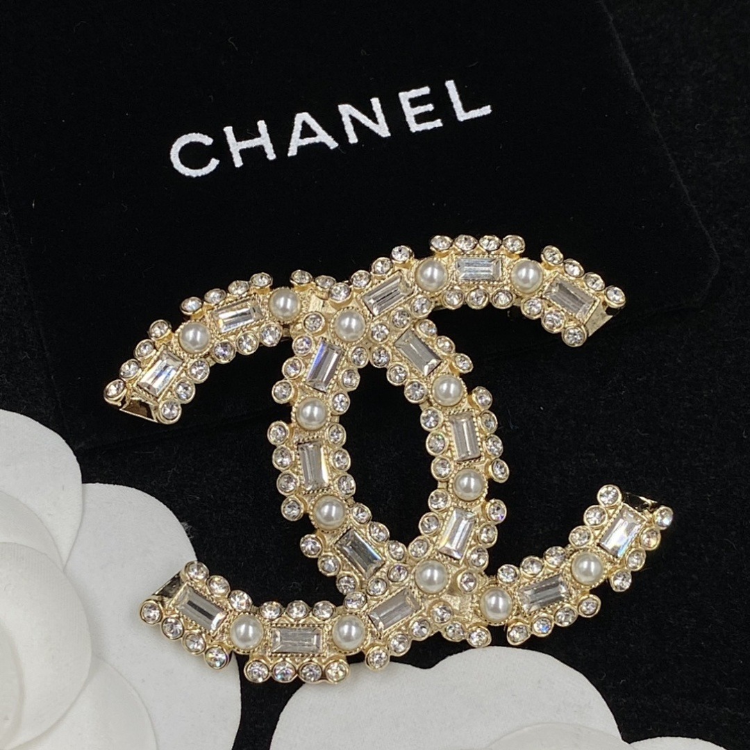 Brooch 323