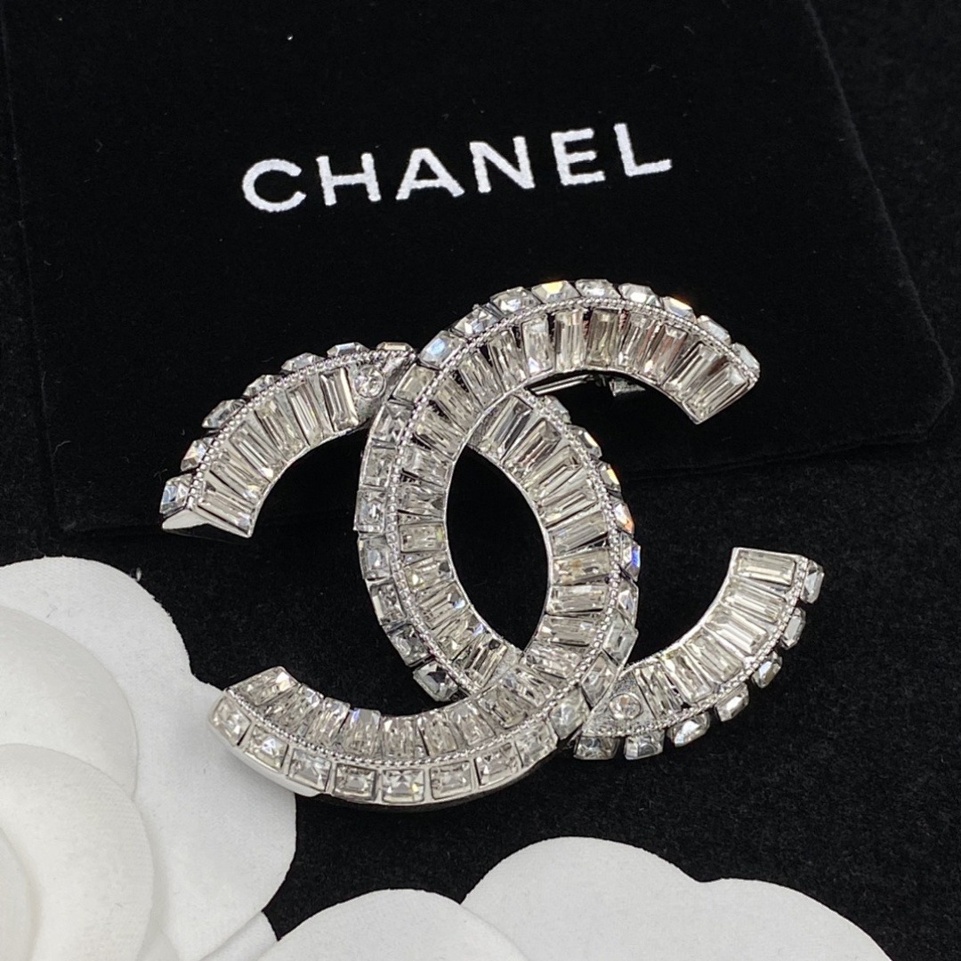 Brooch 326