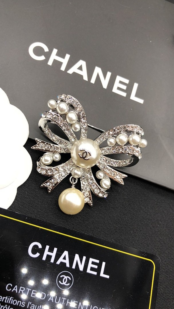 Brooch 330