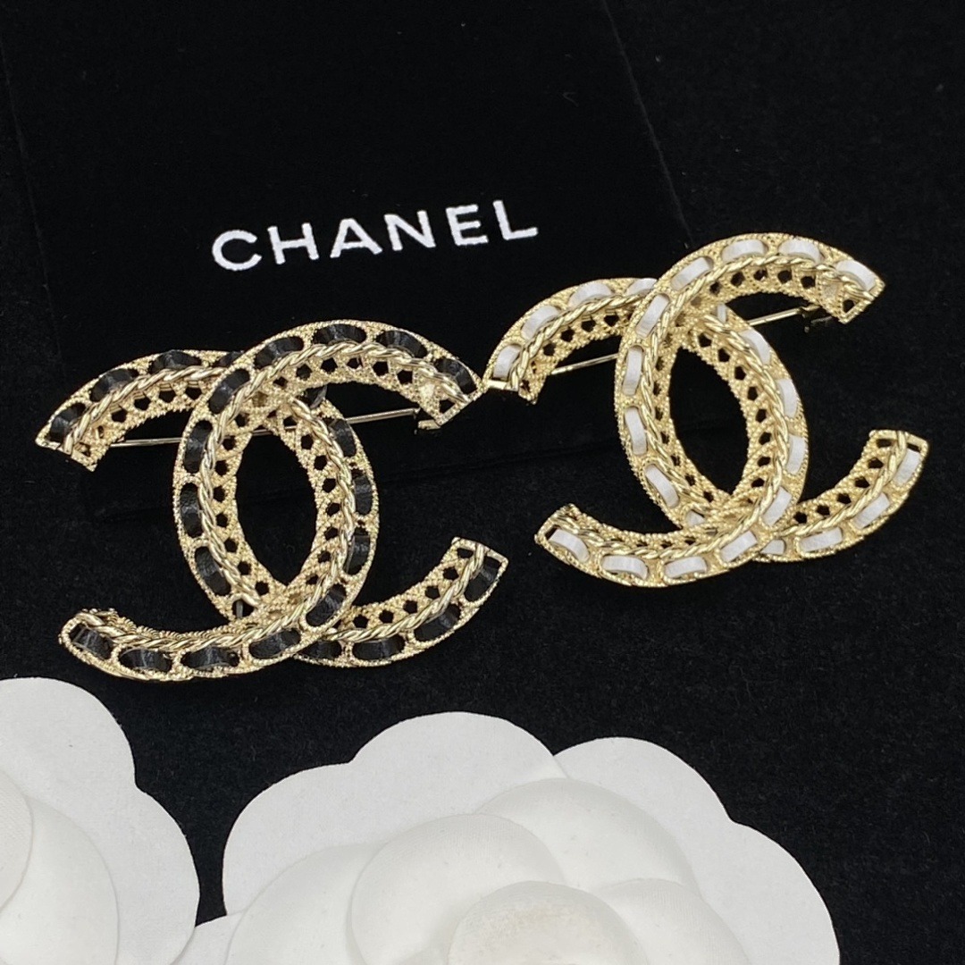 Brooch 332