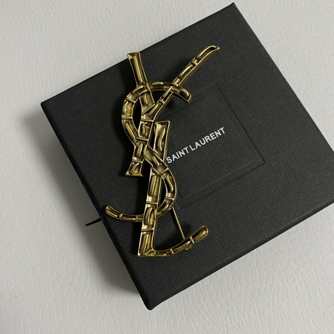 Brooch 347