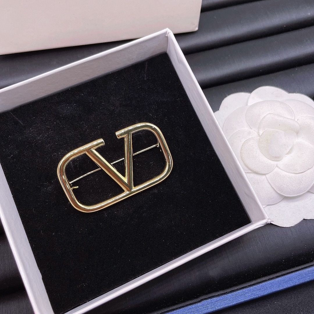 Brooch 351