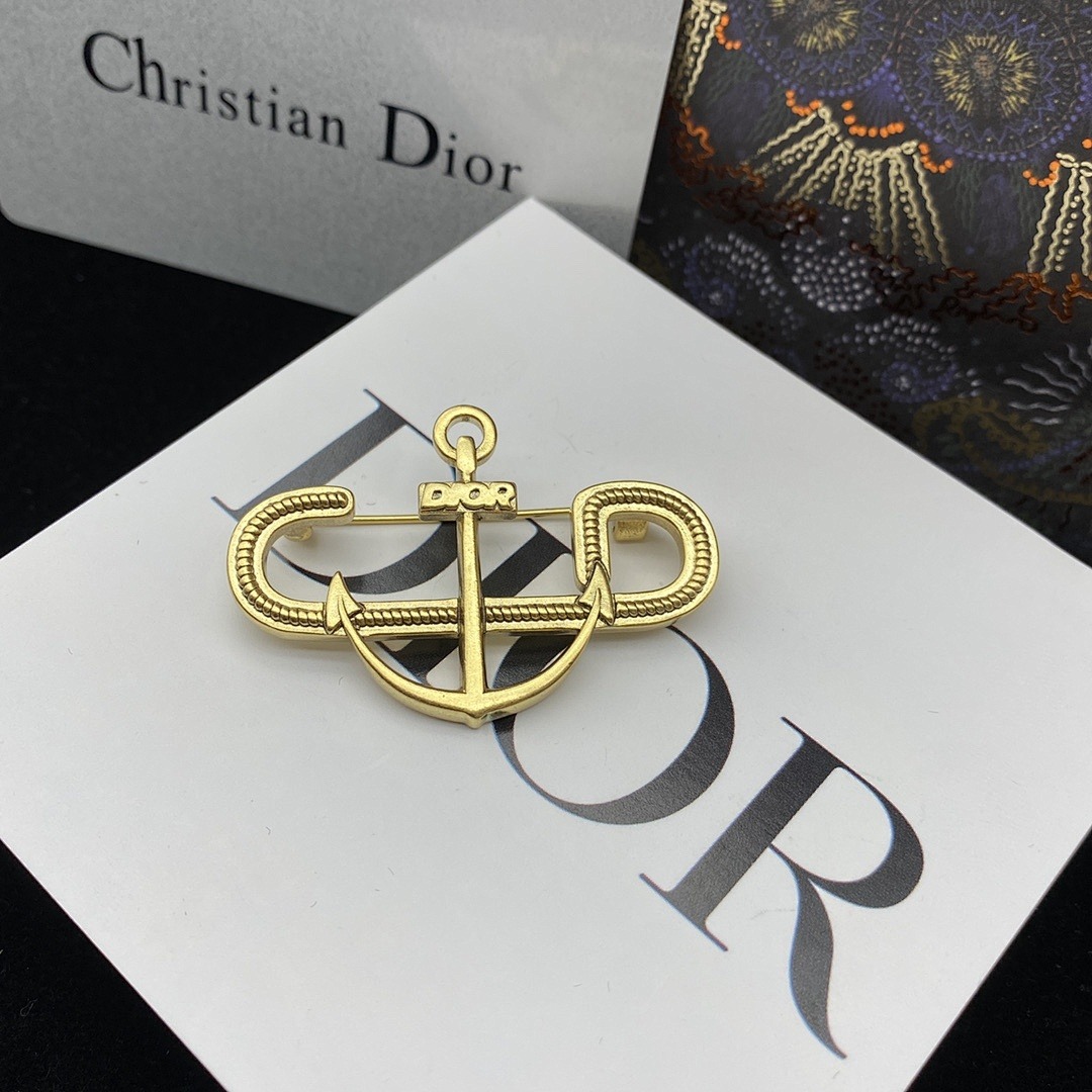 Brooch 361