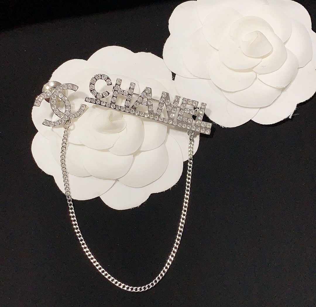 Brooch 371