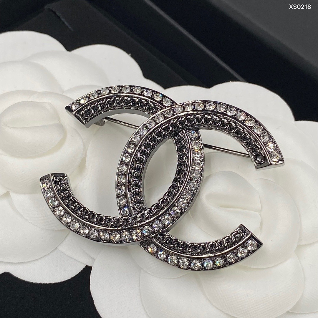Brooch 372