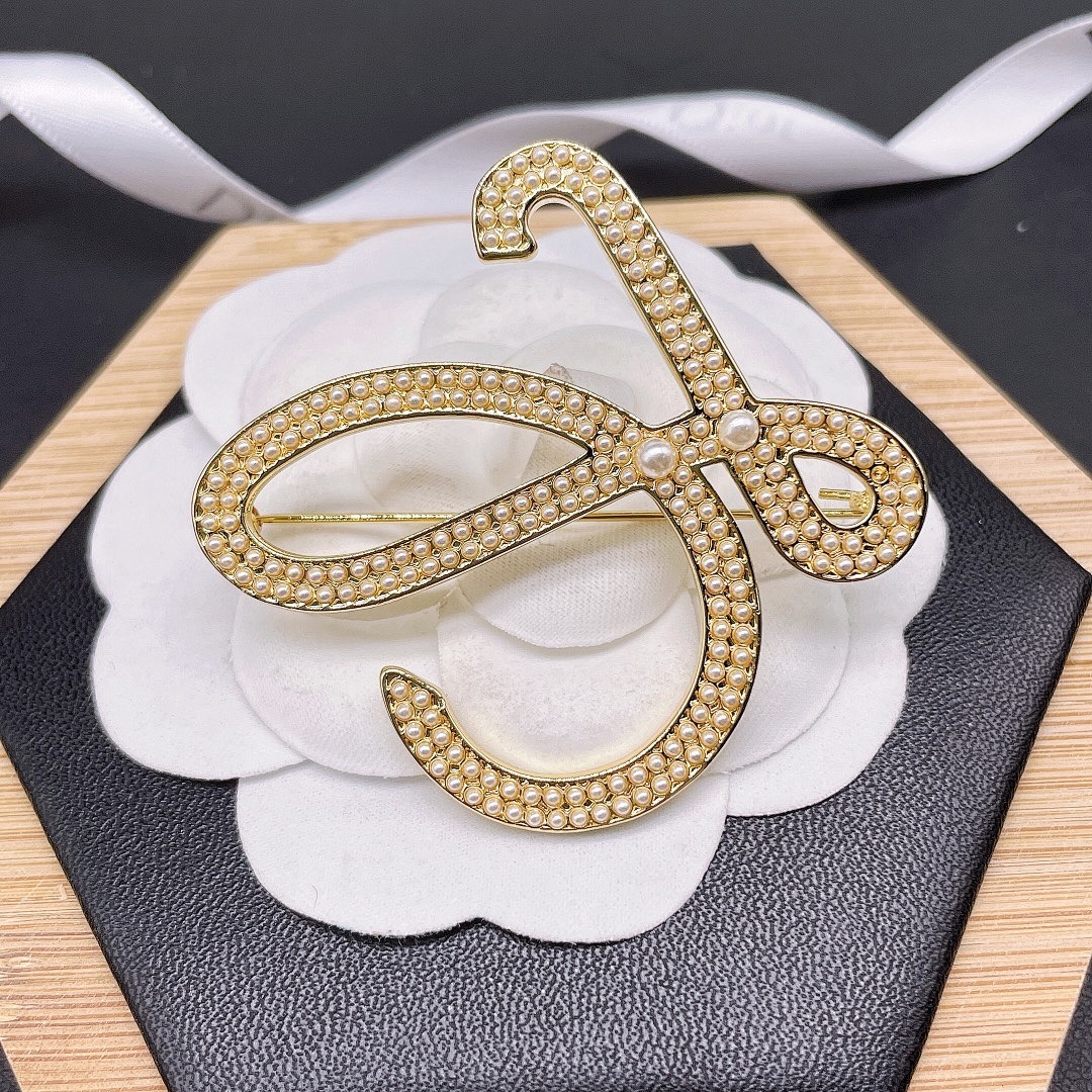 Brooch 373