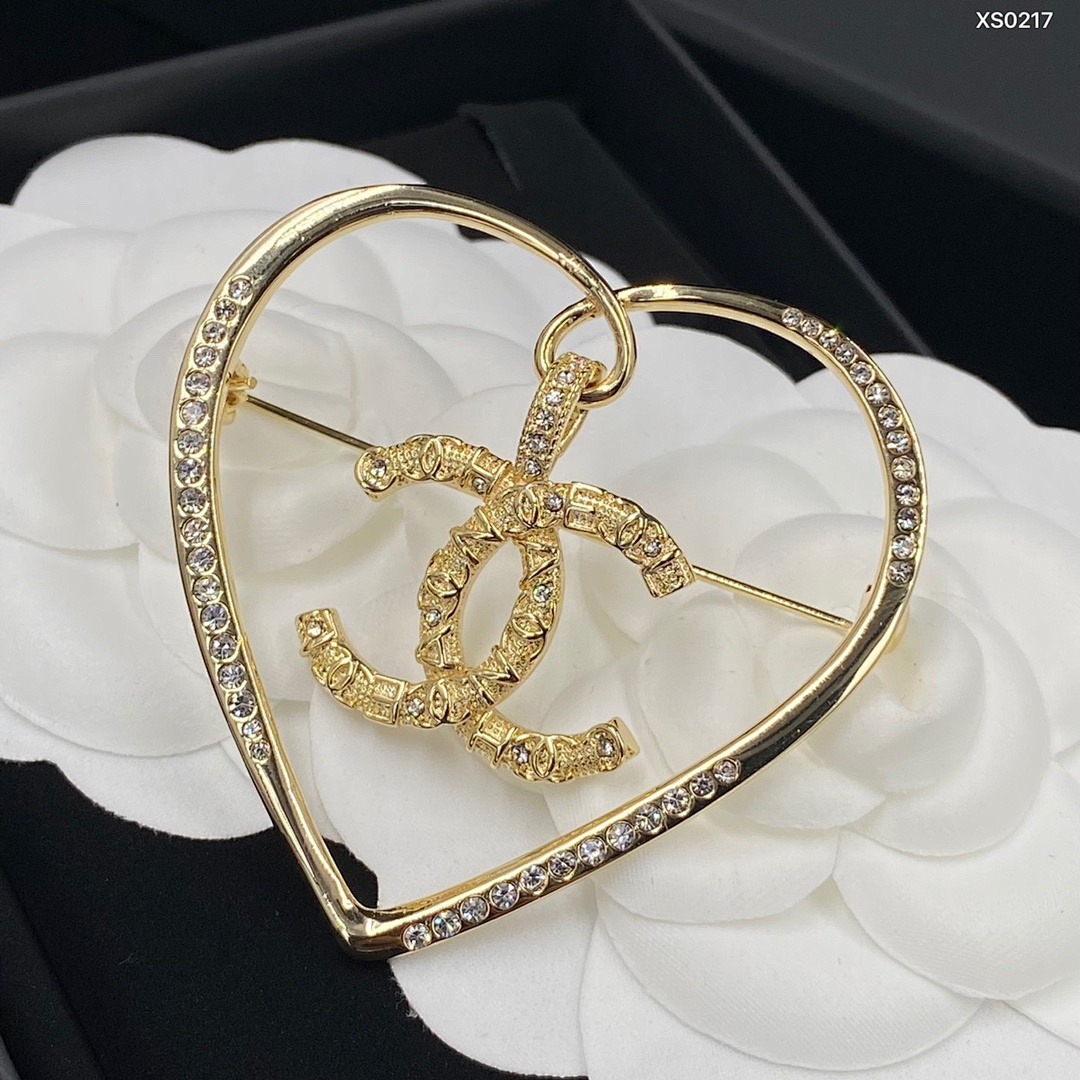 Brooch 379