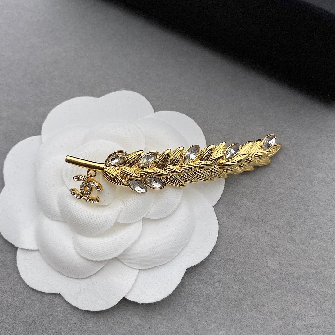 Brooch 382