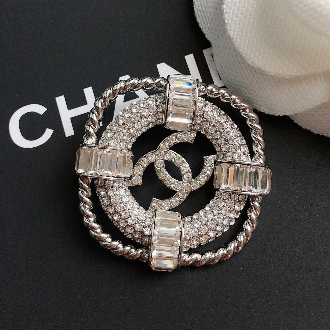Brooch 383