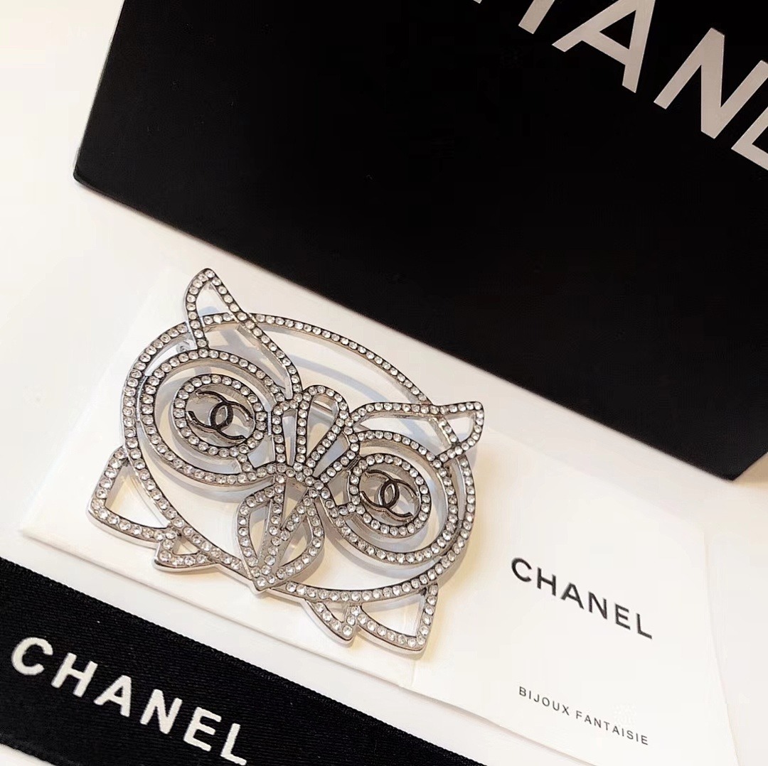 Brooch 384