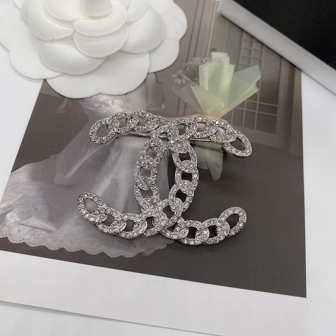 Brooch 386