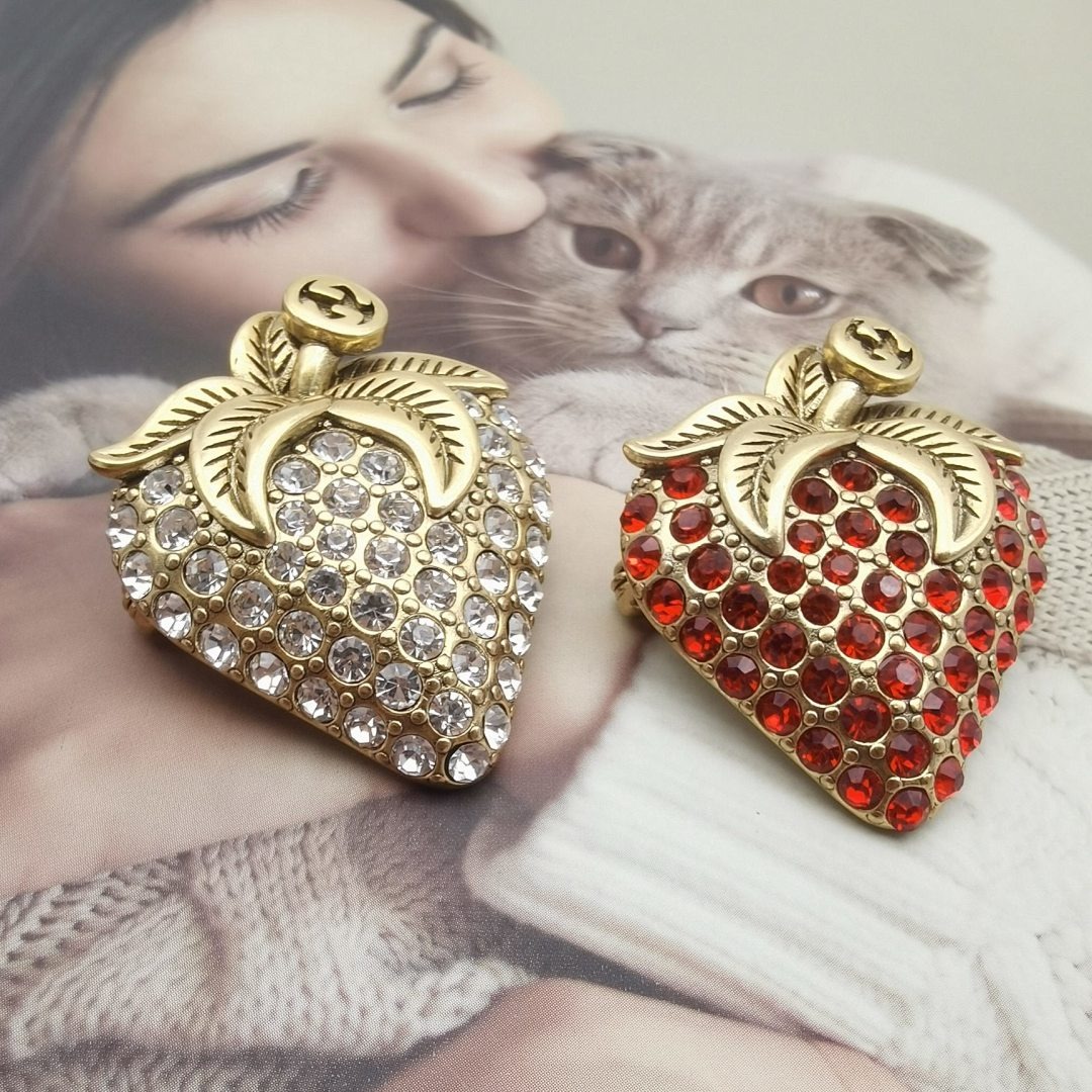 Brooch 390