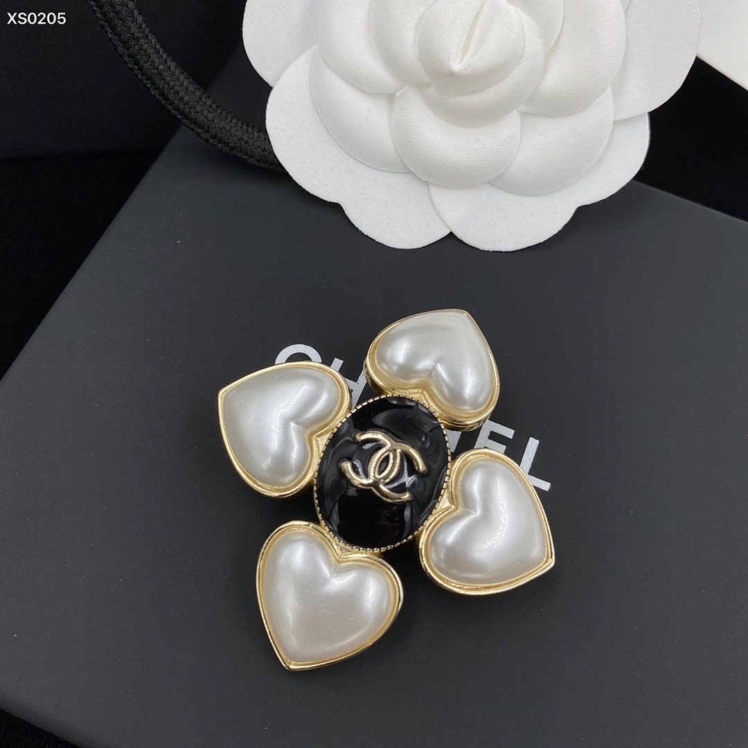 Brooch 394