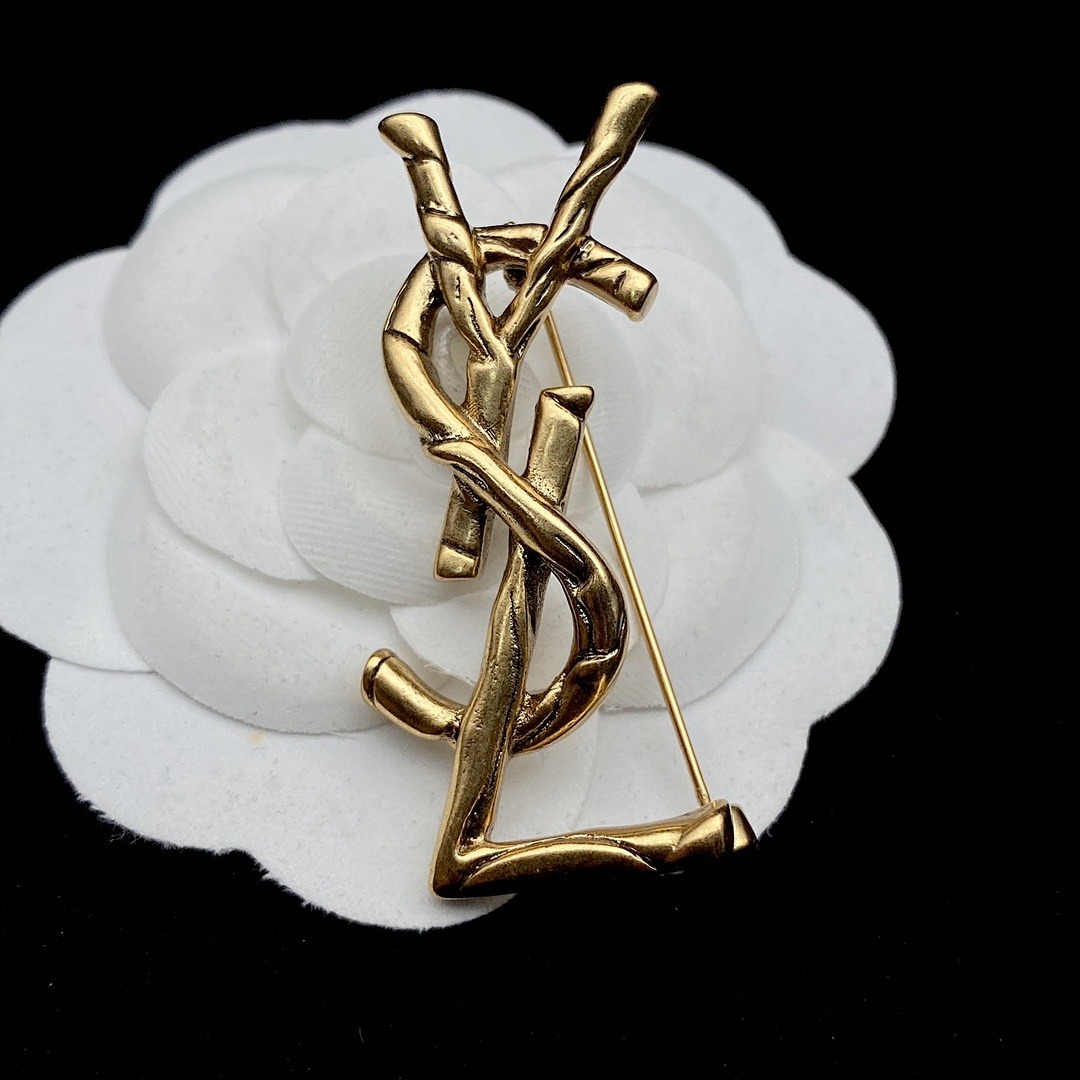 Brooch 395
