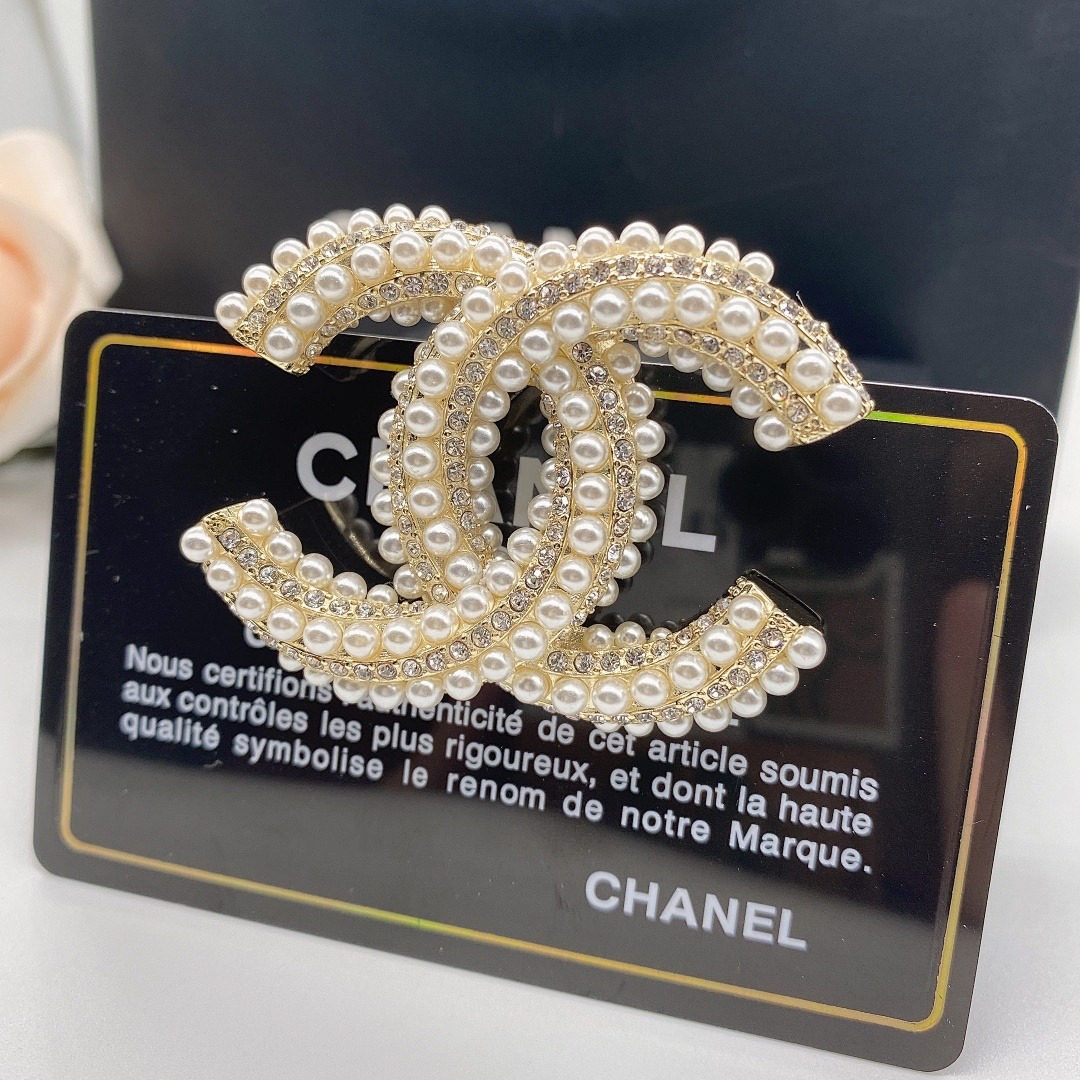 Brooch 404