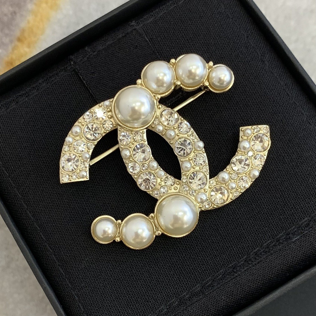 Brooch 412