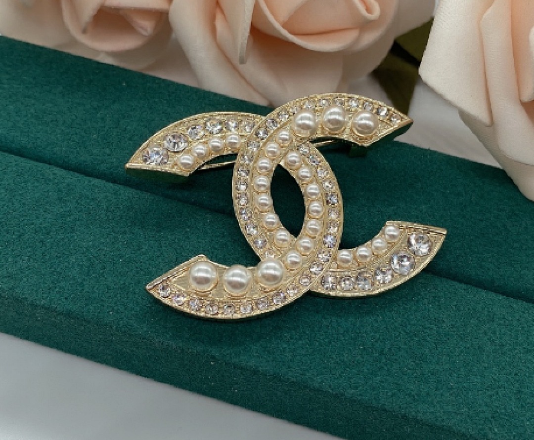 Brooch 422
