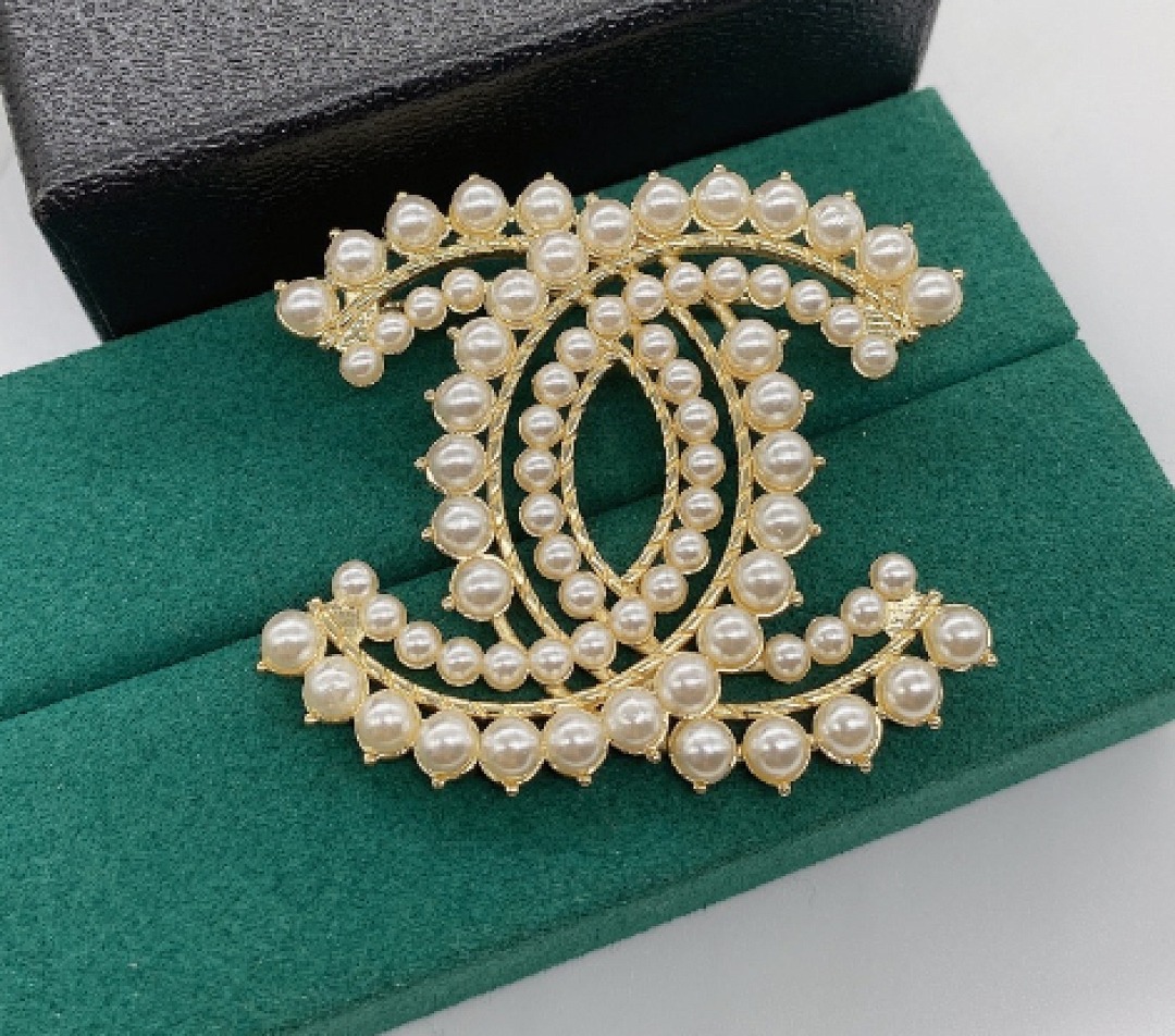 Brooch 425