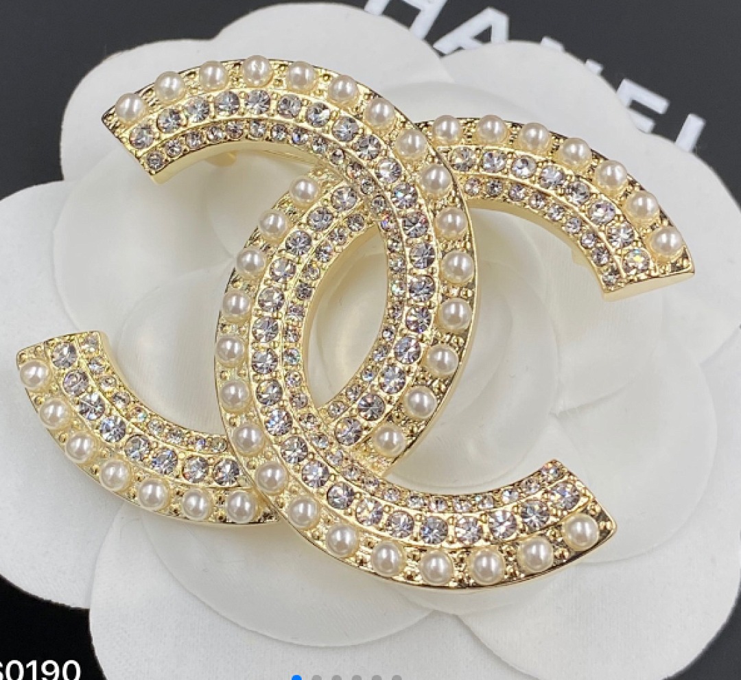 Brooch 427