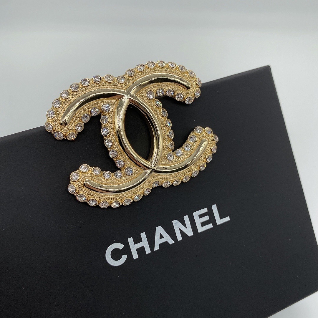 Brooch 437
