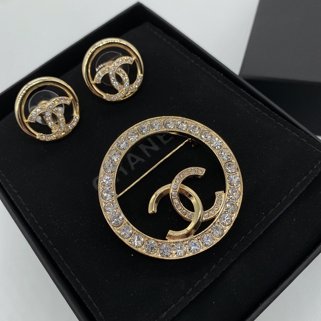 Brooch 438