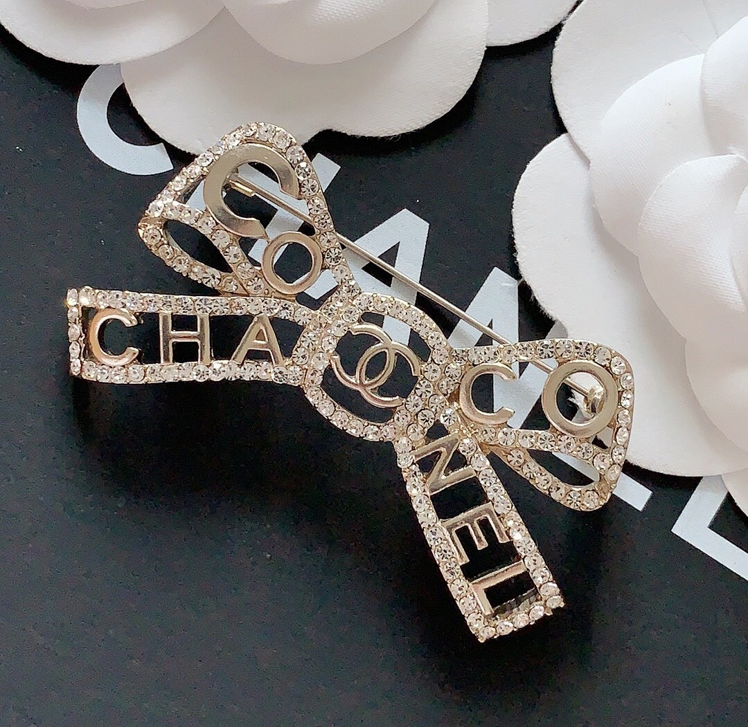 Brooch 443
