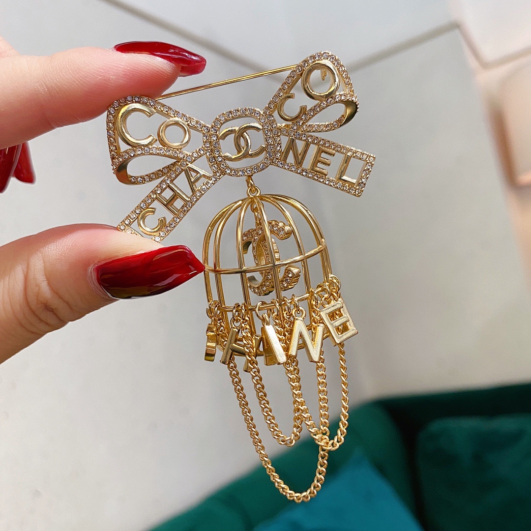 Brooch 457