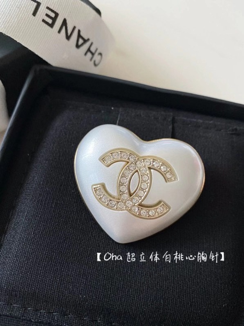 Brooch 458
