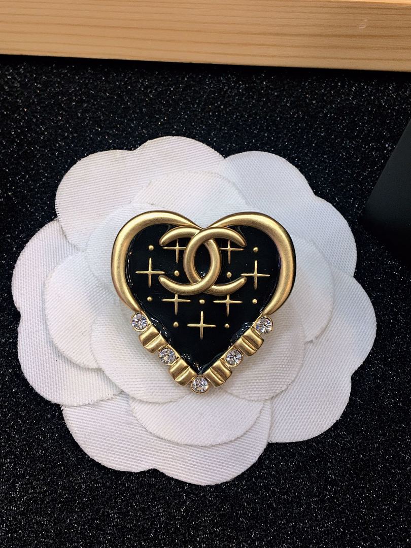 Brooch 467