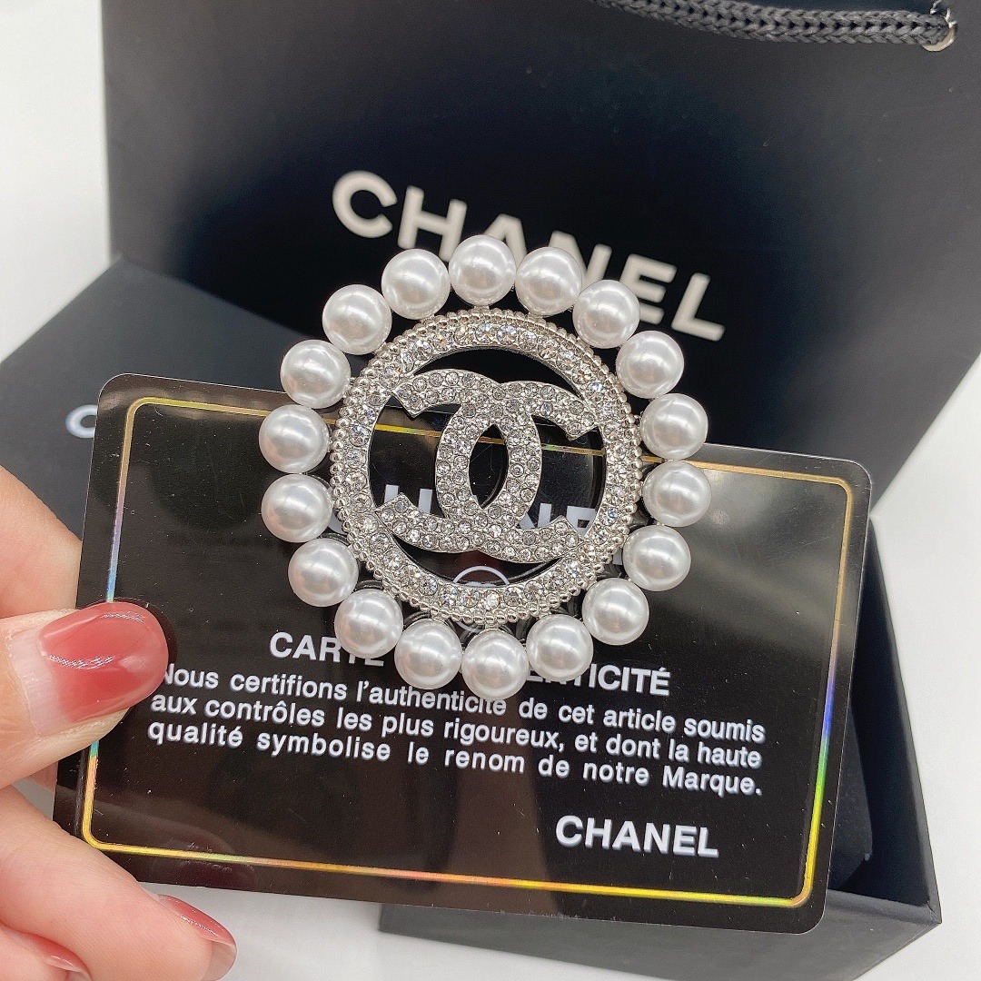 Brooch 468