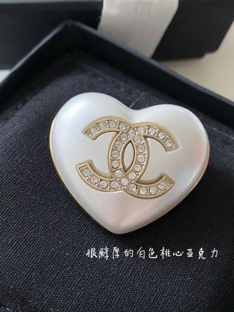 Brooch 471