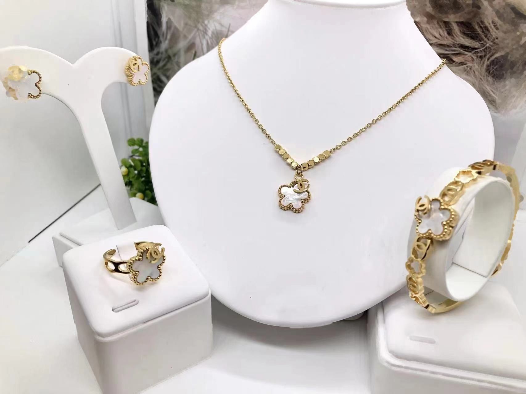 Jewelry Set 0524