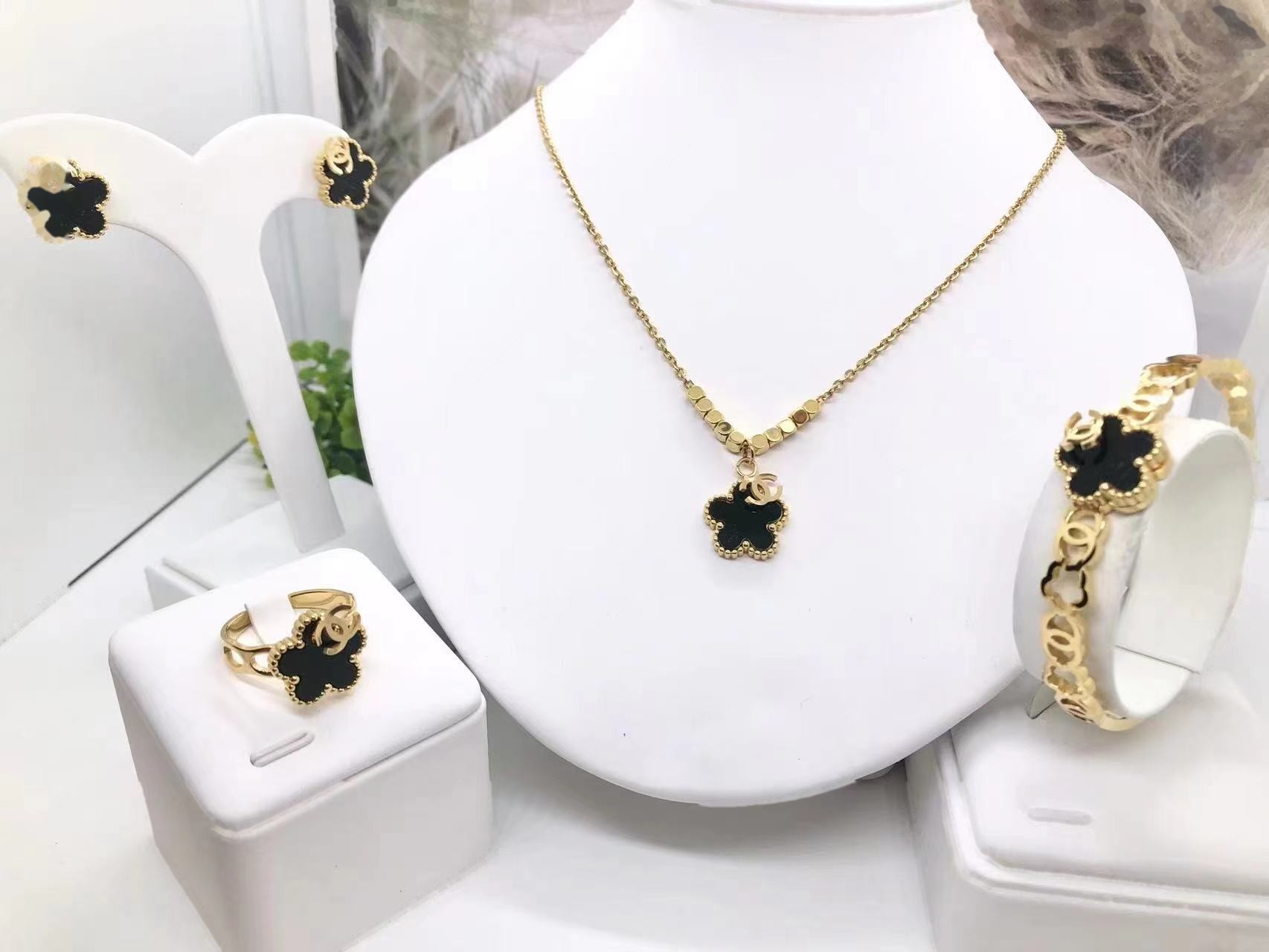 Jewelry Set 0525