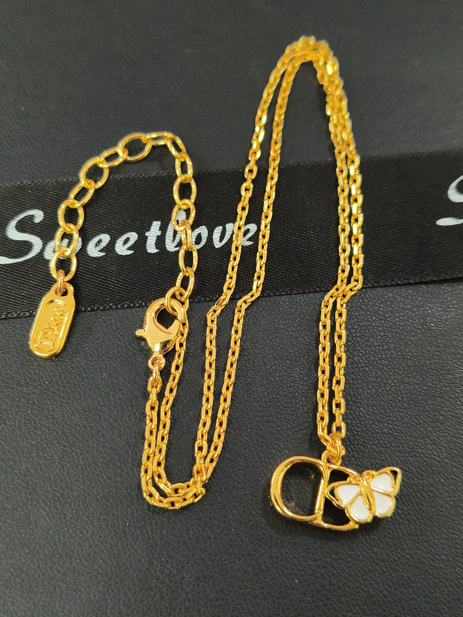 Leaf Accent Necklace