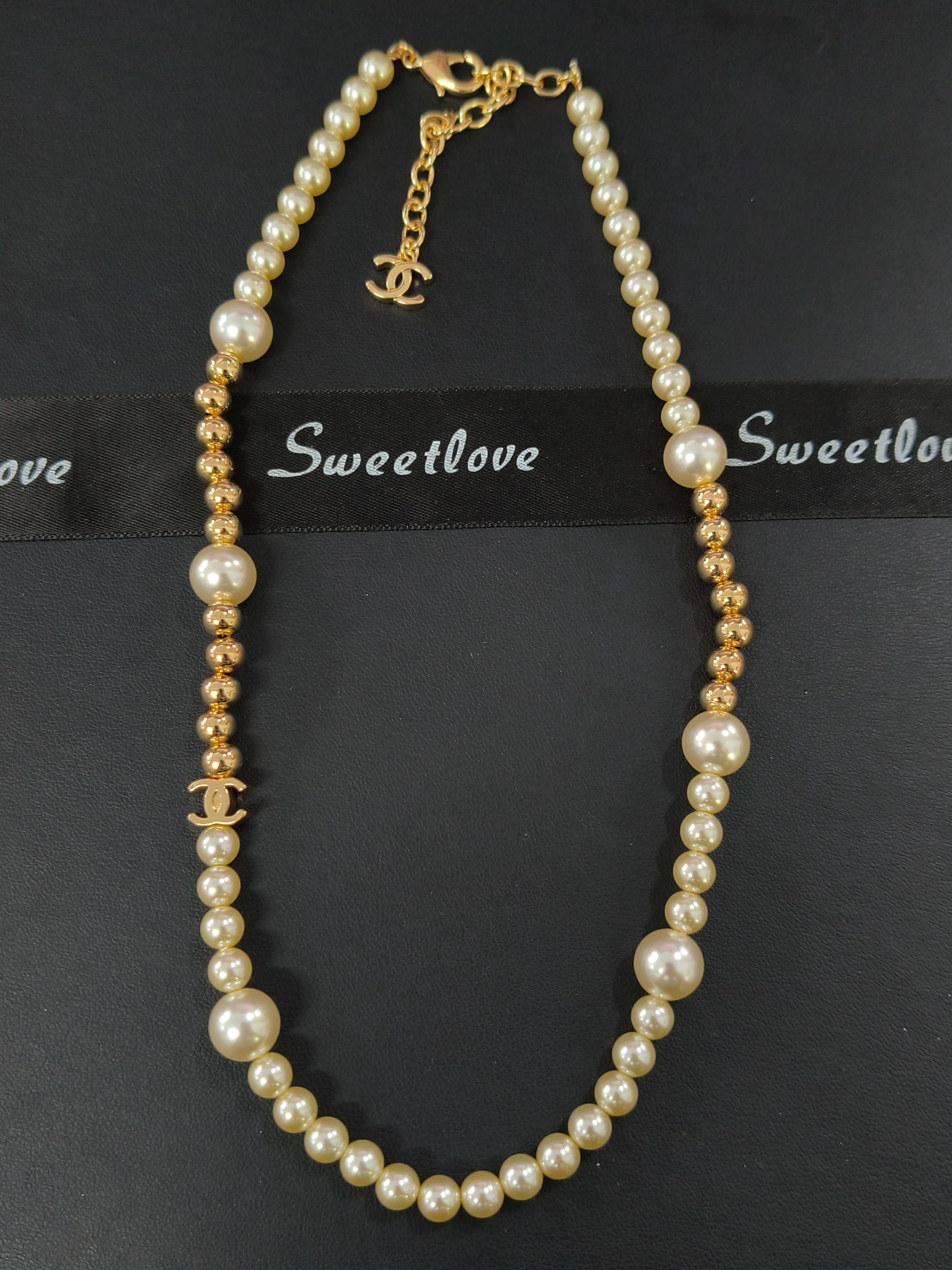 Ribbon Pendant Necklace