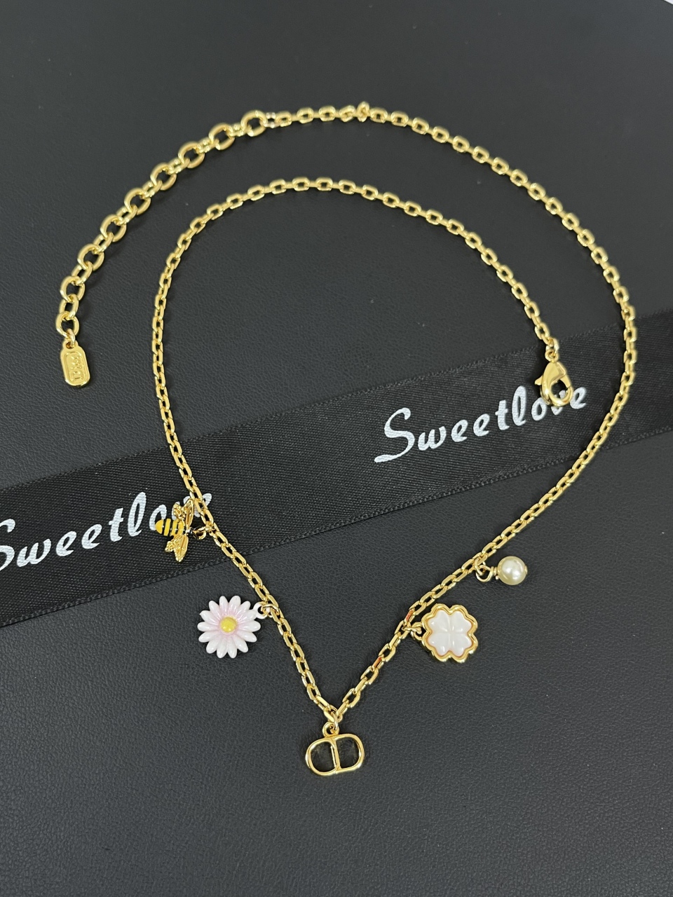 Oval Pendant Necklace