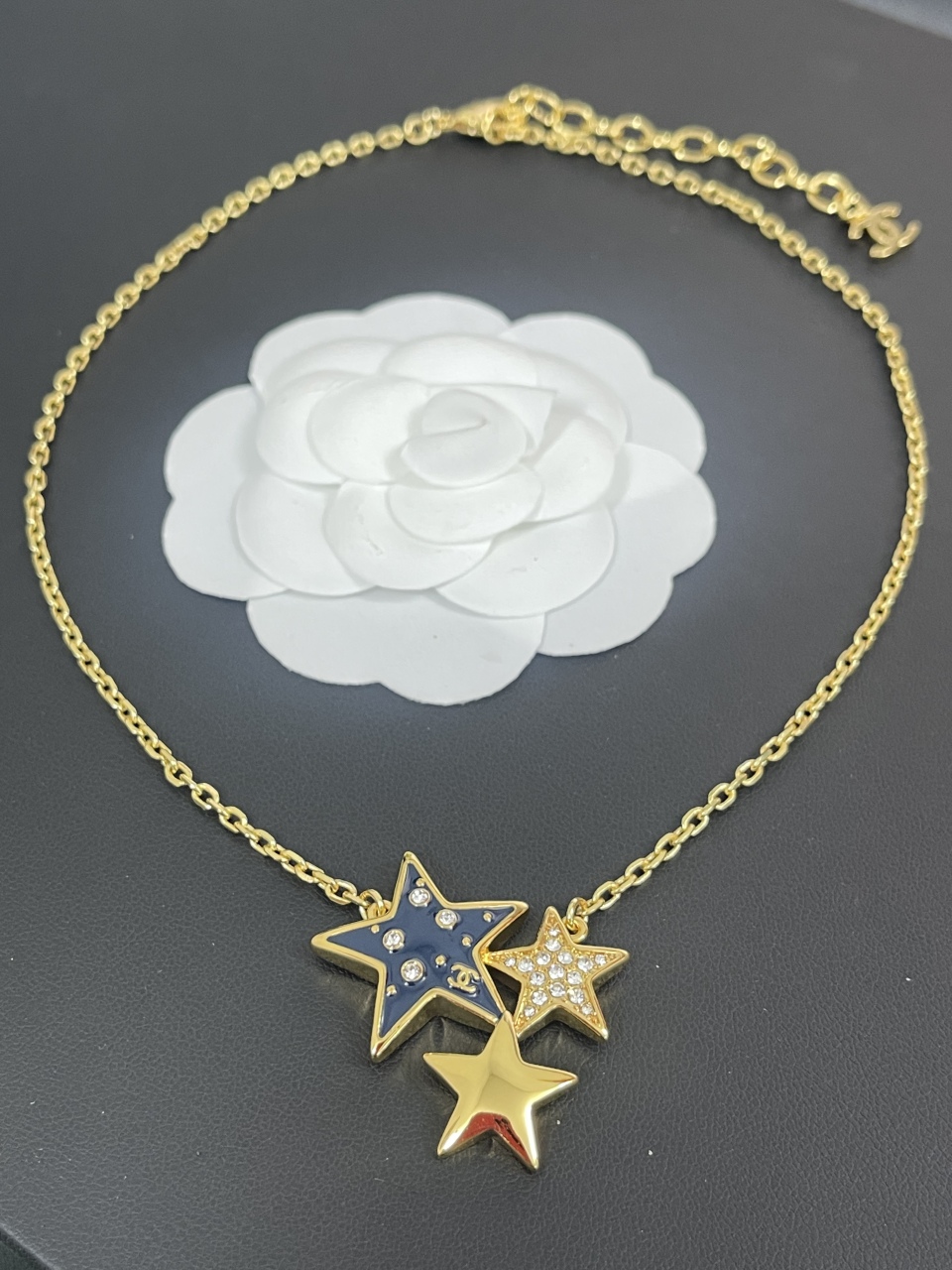 Delicate Pendant Necklace