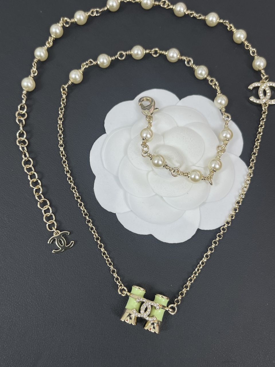 Leaf Accent Necklace