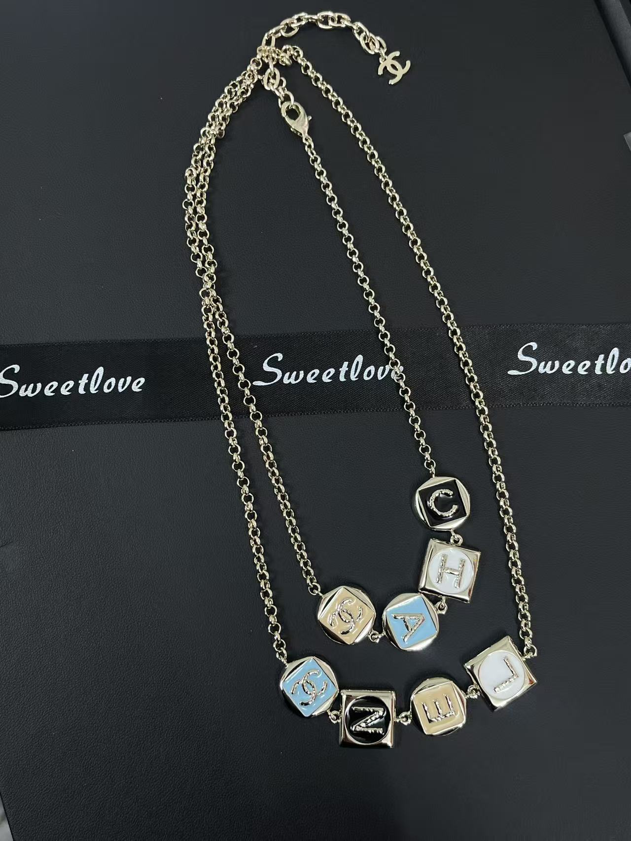 Ribbon Pendant Necklace